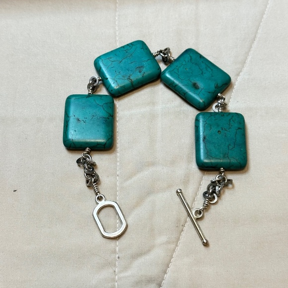 Green Howlite & silver toggle bracelet.  Large rectangular stones. - Picture 1 of 16